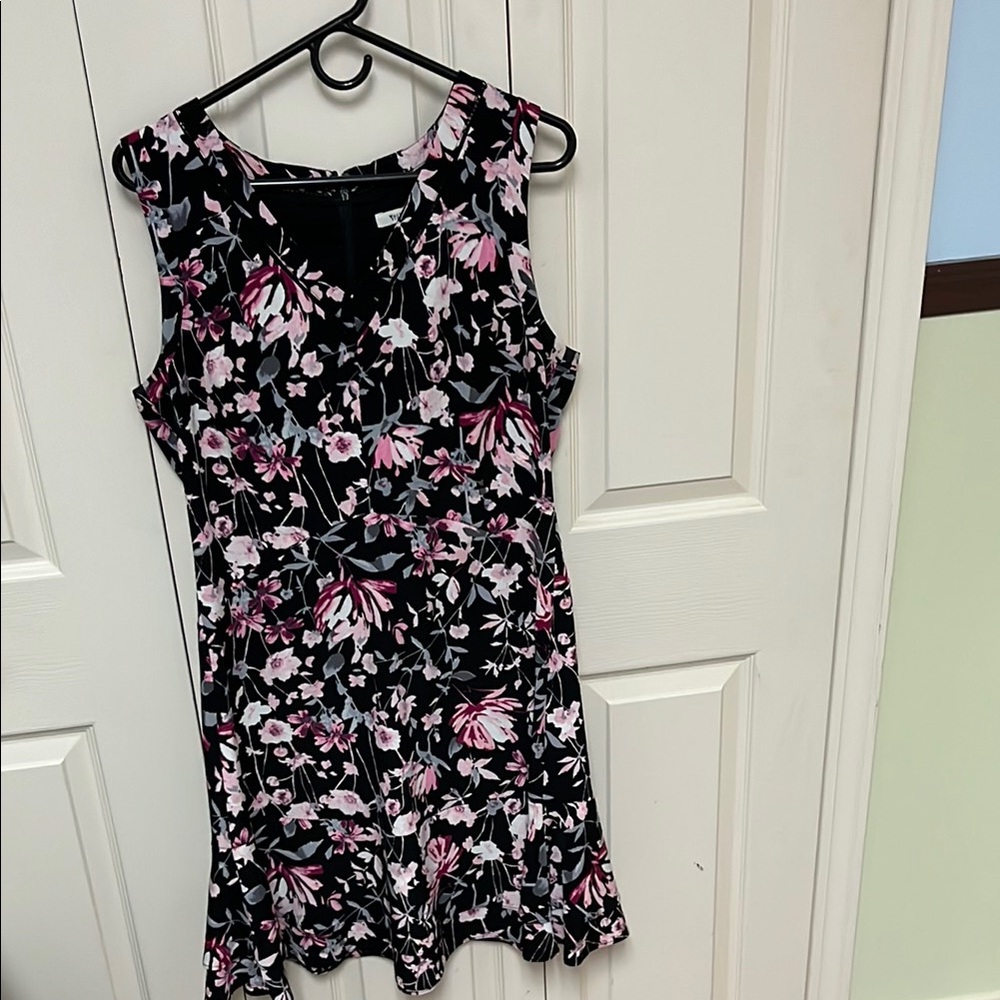 White House Black Market black and floral dress 10